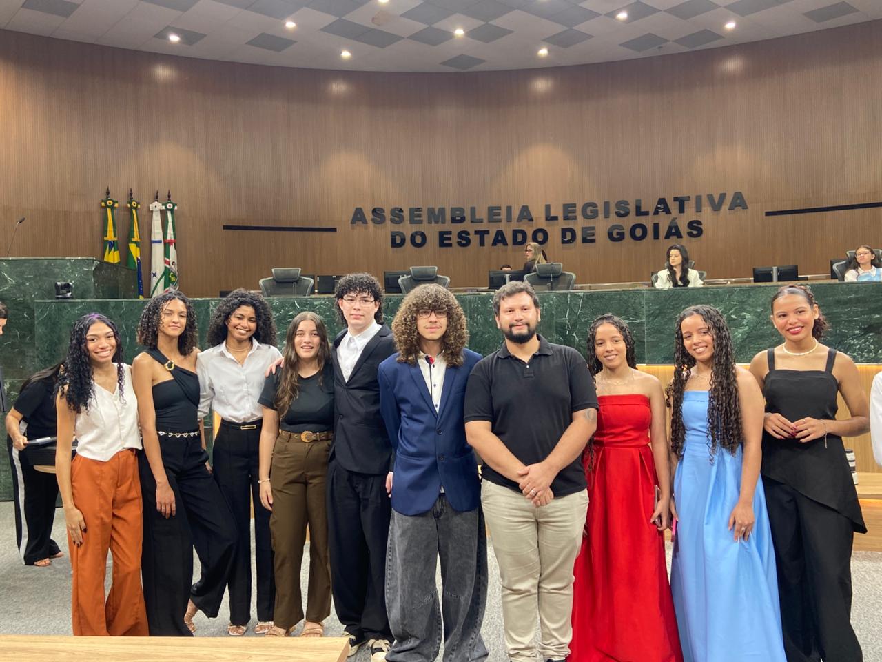 Profissionais e alunos da Escola do Futuro recebem homenagens legislativas 