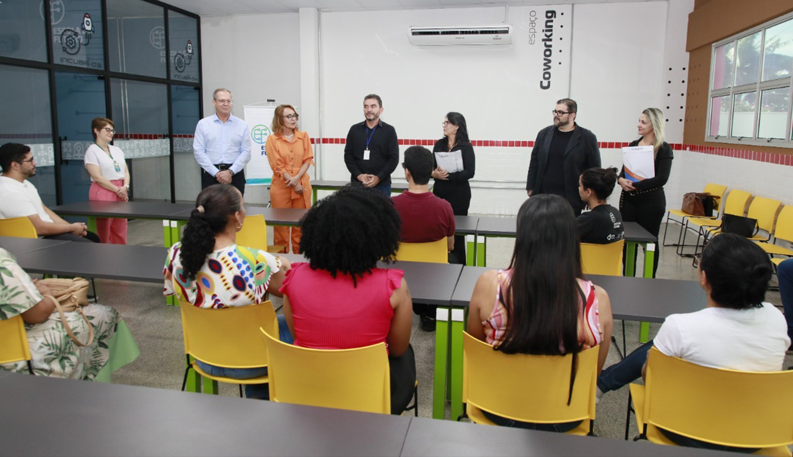 Governo de Goiás concede cartão-alimentação para administrativos e docentes das Escolas do Futuro de Goiás