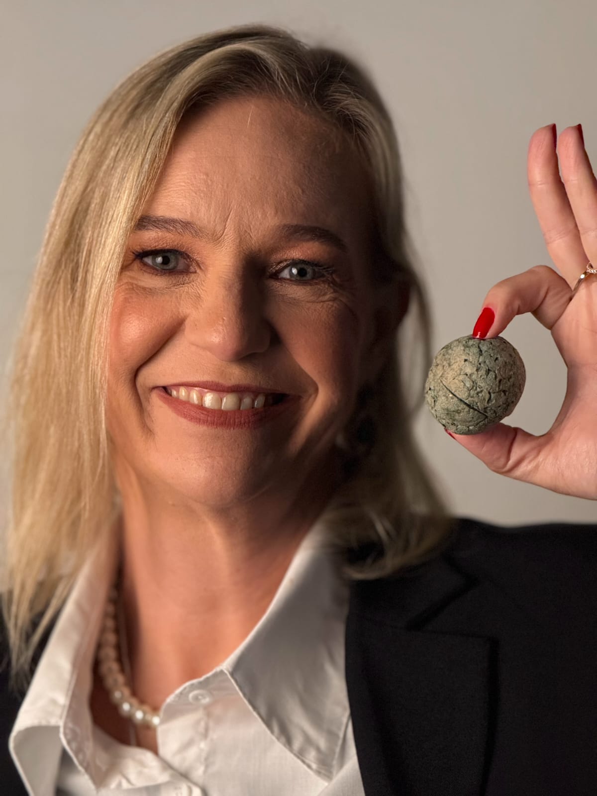 Professora da Escola do Futuro de Goiás é premiada na COP30 por projeto de reflorestamento com tecnologia sustentável 