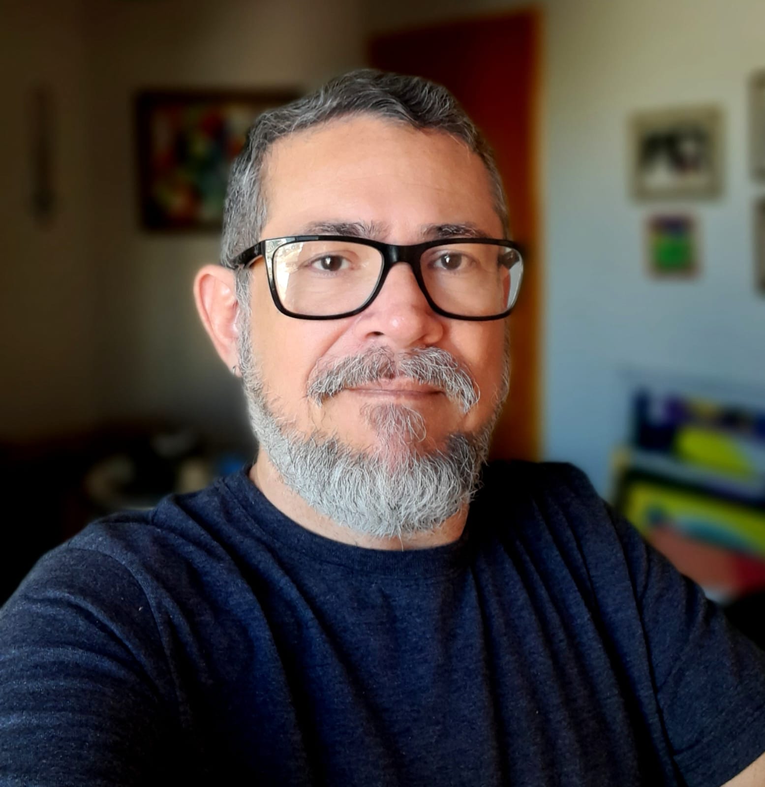 Professor do curso superior em Produção Cênica da EFG Basileu França defende tese de doutorado 