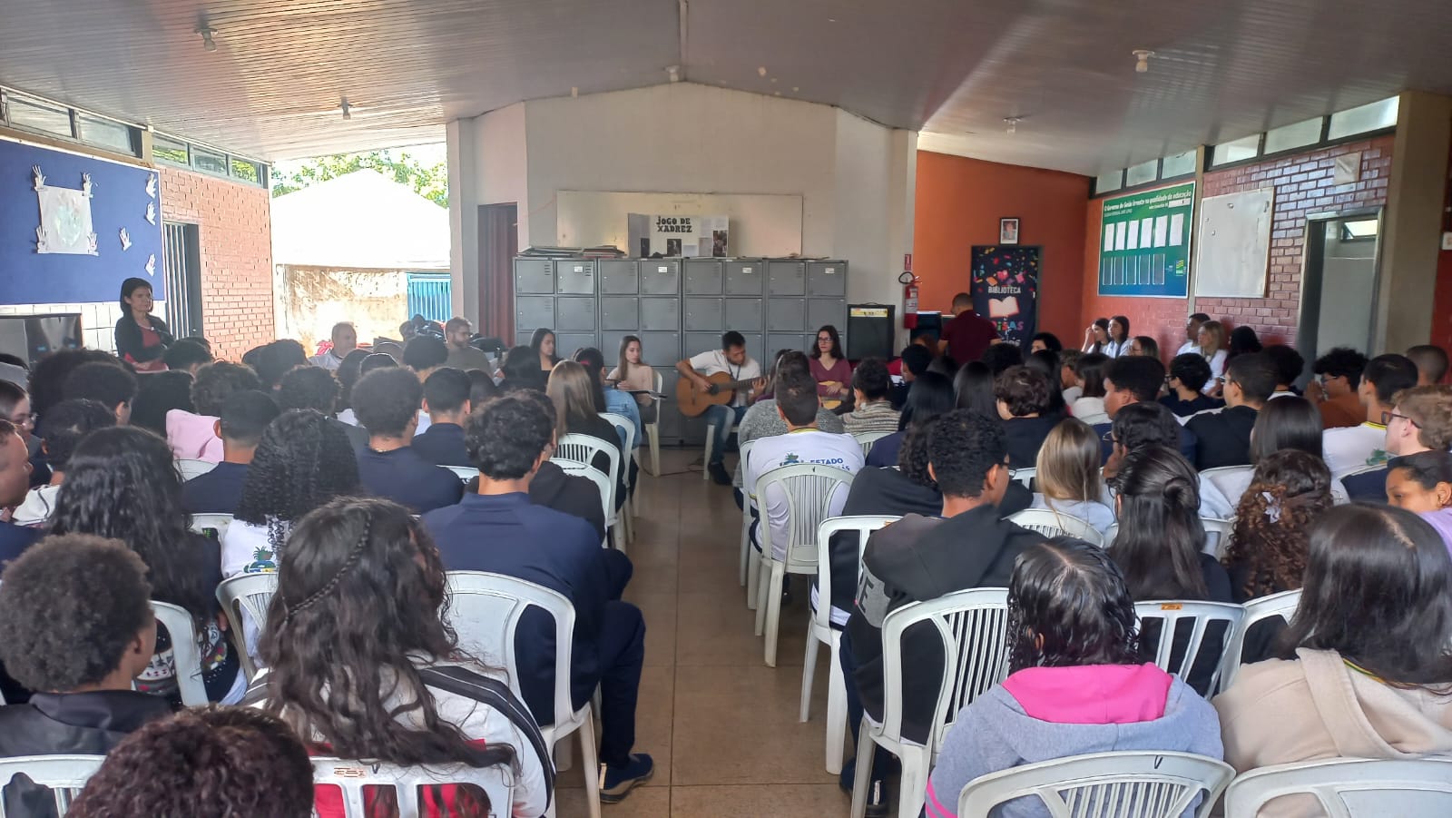 Turma de Violão da EFG Luiz Rassi se apresenta em colégio estadual  