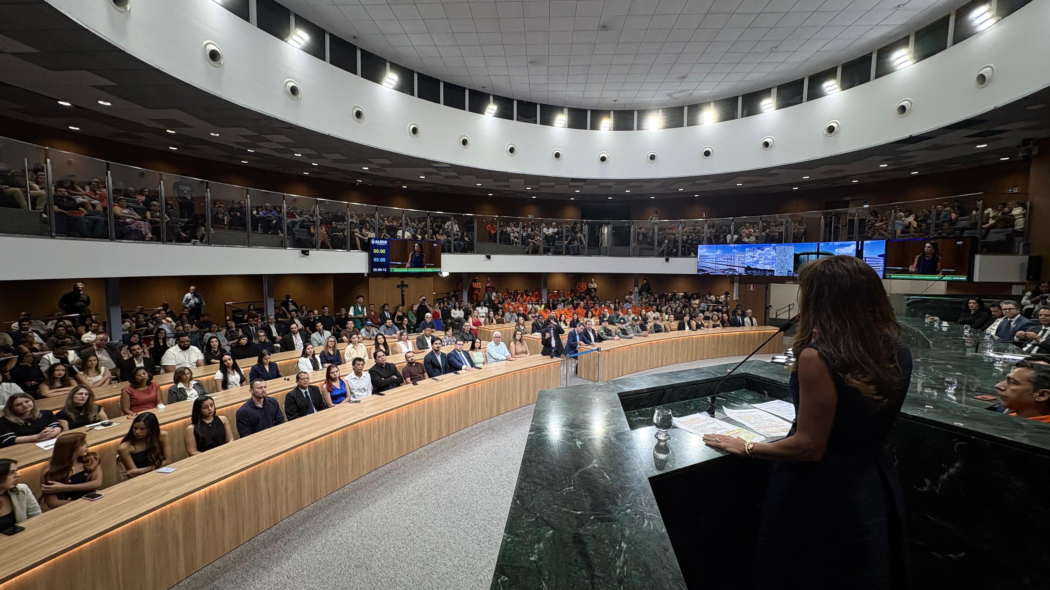 Equipe das Escolas do Futuro de Goiás é homenageada na Alego 