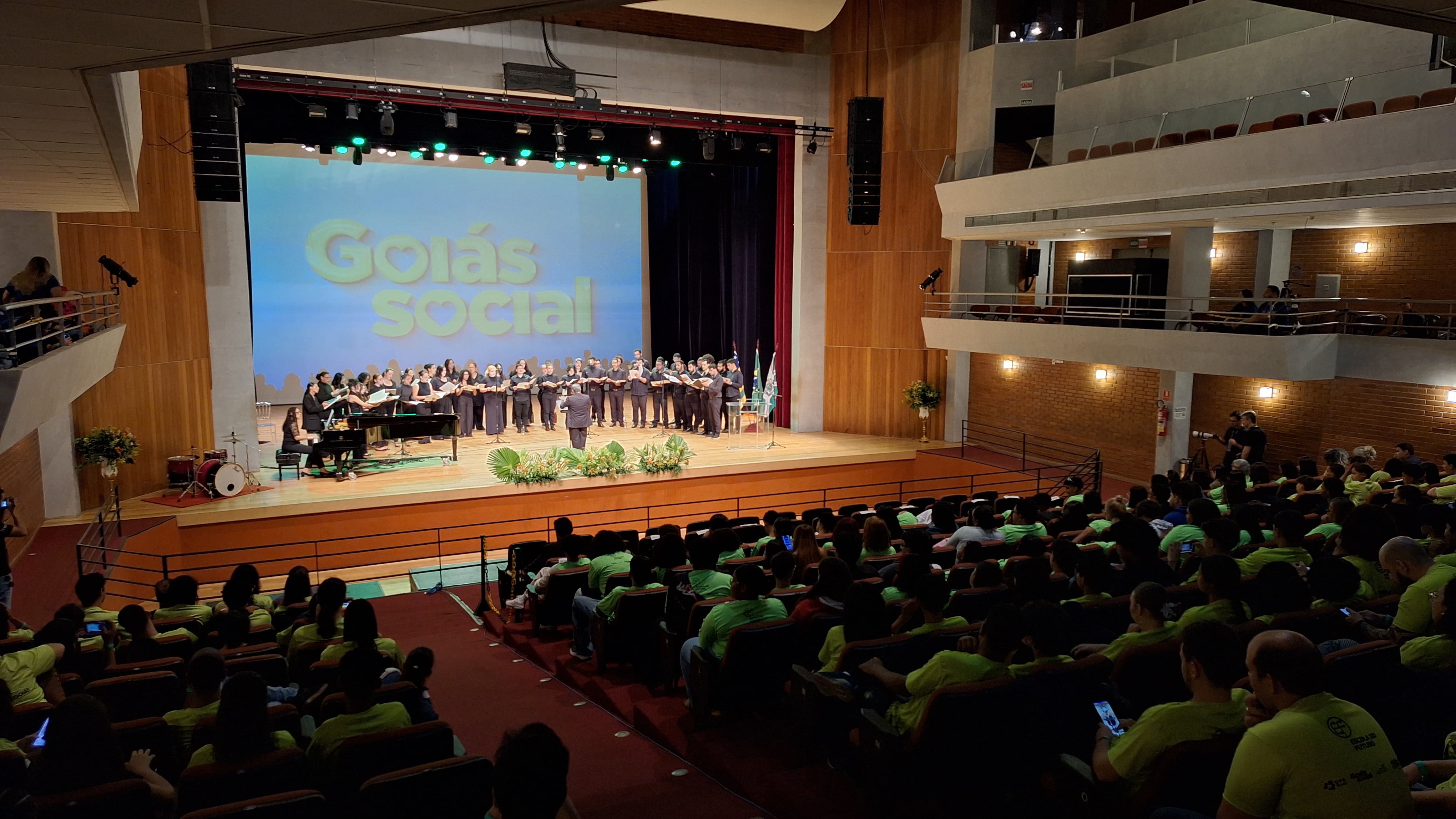 500 estudantes das Escolas do Futuro de Goiás são beneficiados com a Bolsa Profissionalizante e o Crédito Social Tech 