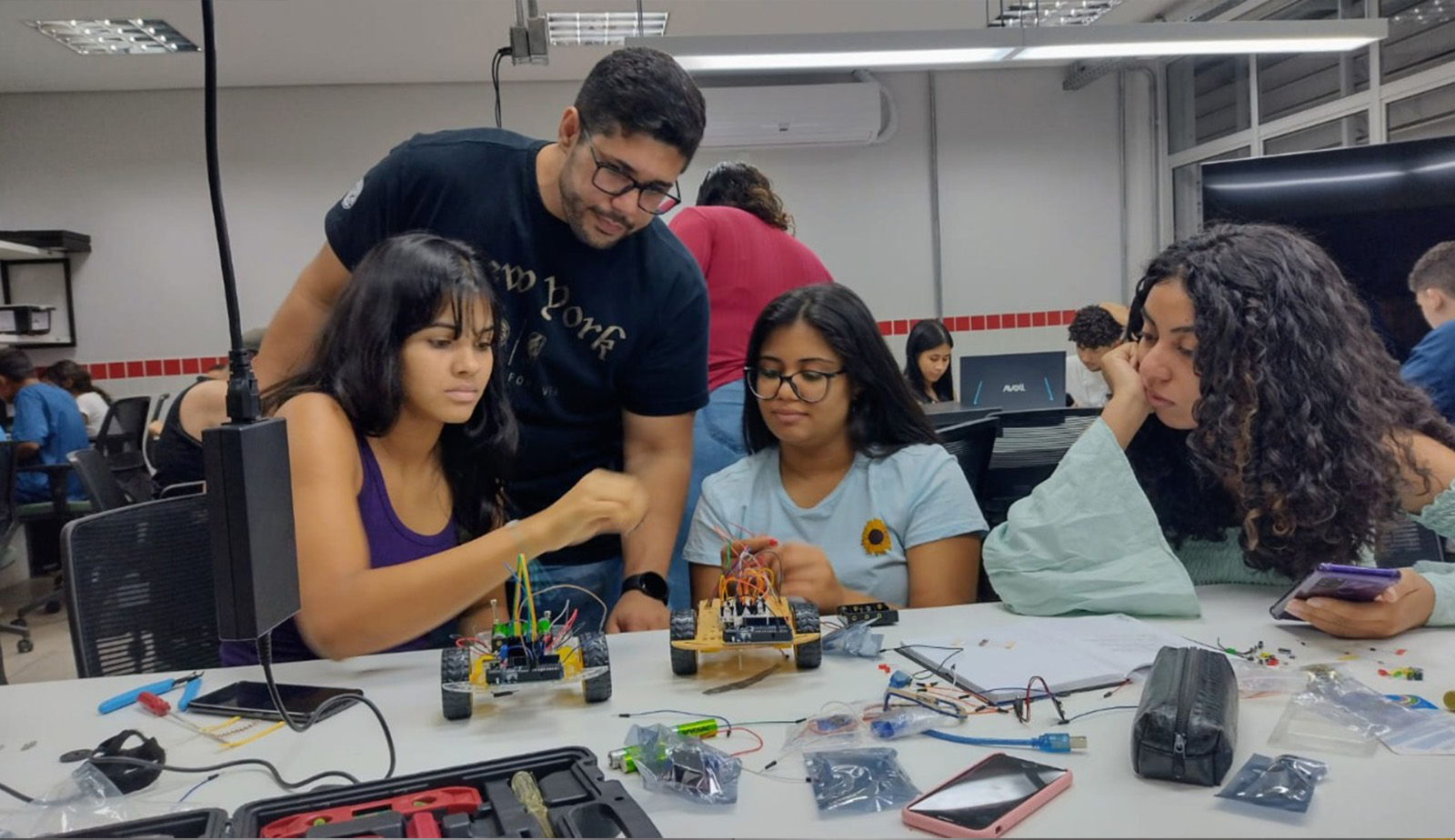 Últimos dias para inscrições em 655 vagas gratuitas nas Escolas do Futuro do Governo de Goiás